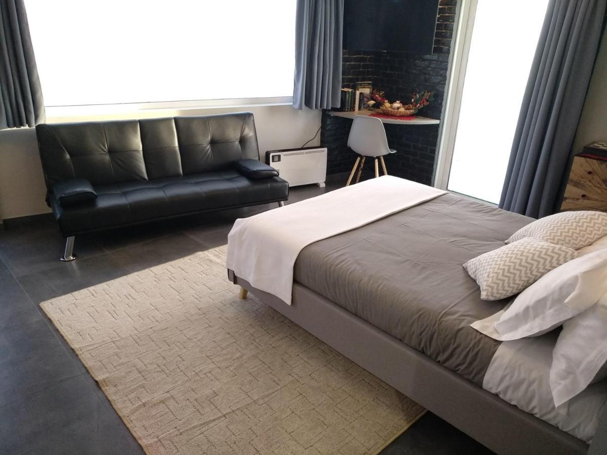 Tiny Central Penthouse, Big Terrace 칼라마타 외부 사진