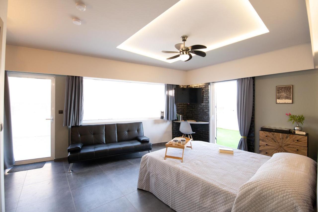 Tiny Central Penthouse, Big Terrace 칼라마타 외부 사진